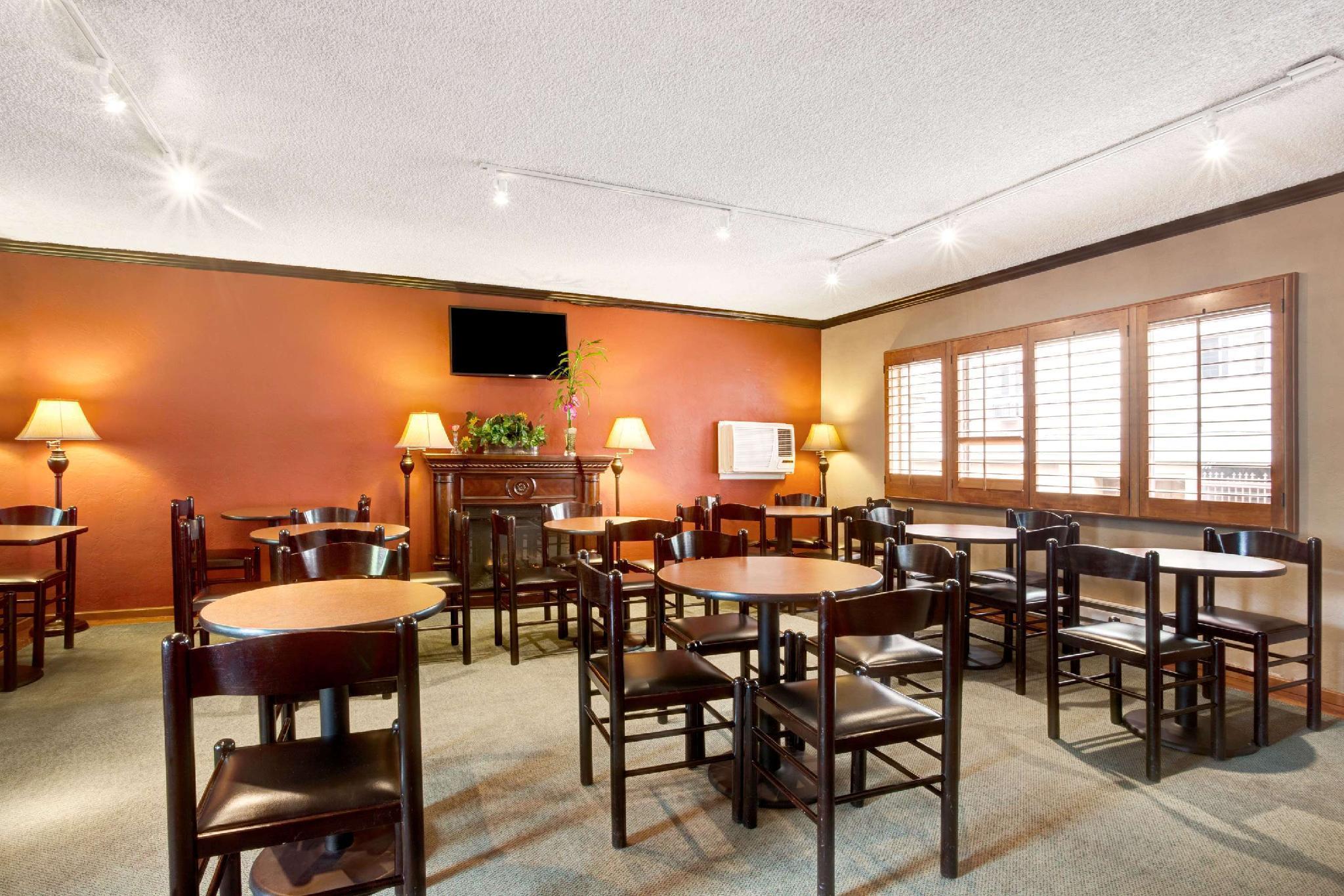 Travelodge By Wyndham Seattle By The Space Needle Экстерьер фото