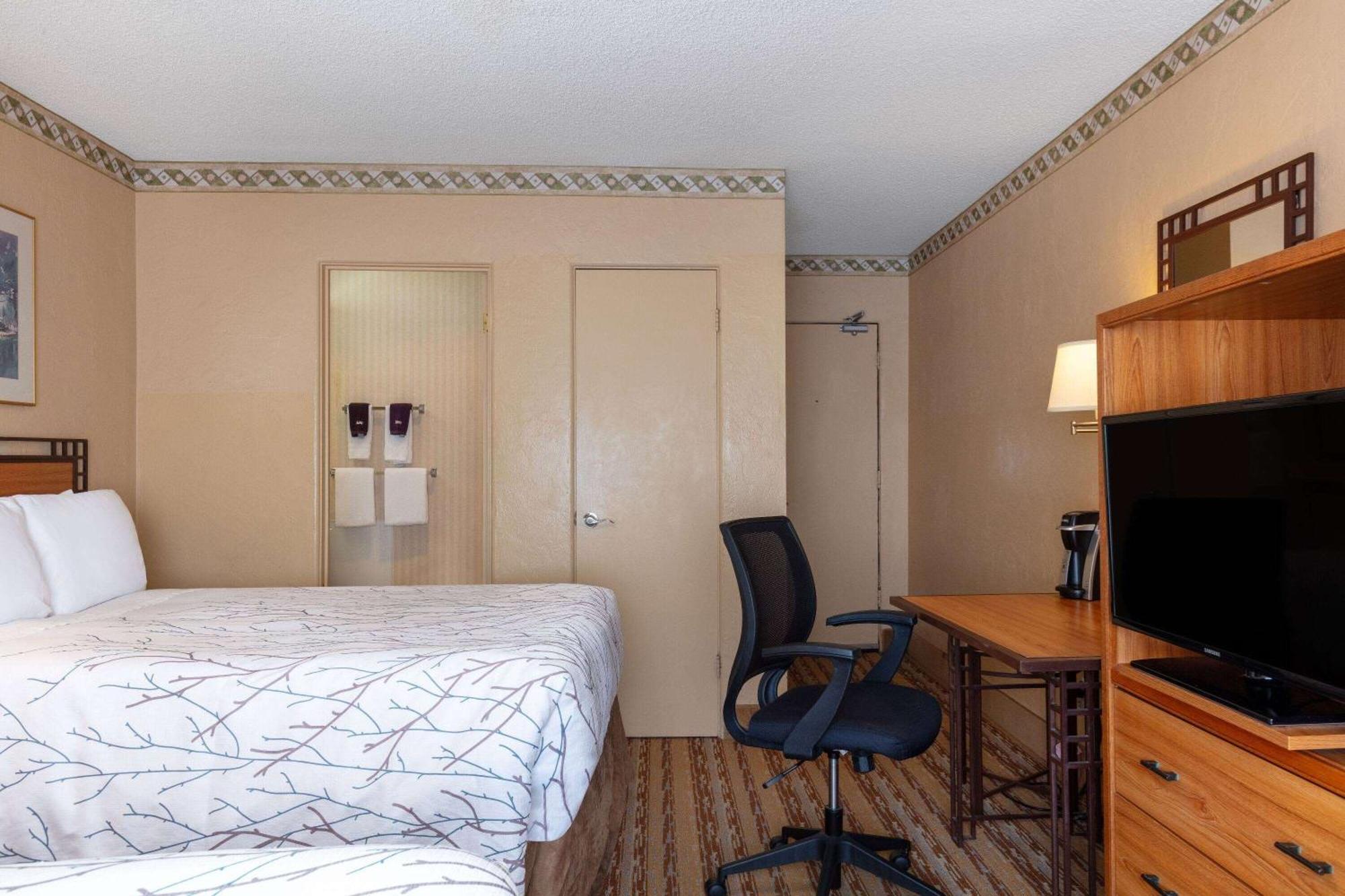 Travelodge By Wyndham Seattle By The Space Needle Экстерьер фото